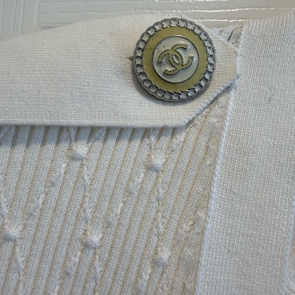 CHANEL Elegant Cream Cardigan Set - Picture 7 of 16